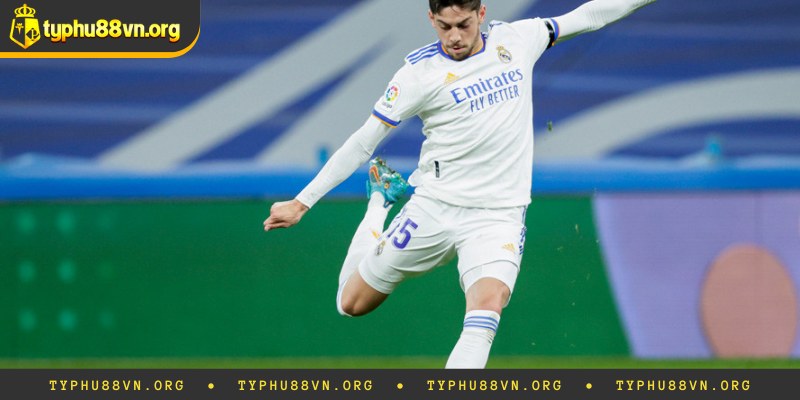 Federico Valverde đôi chân sức mạnh