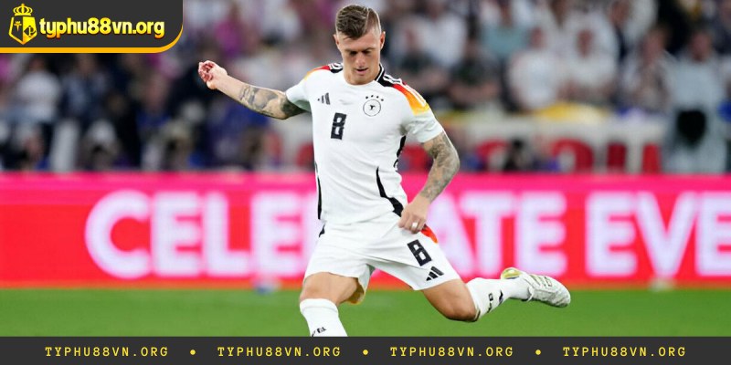 Toni Kroos đứng đầu trong 5 tiền vệ hay nhất thế giới